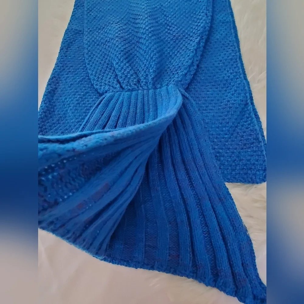 Cozy Knit Mermaid Tail Blanket For Adult Or Kid In Blue And Purple OS New